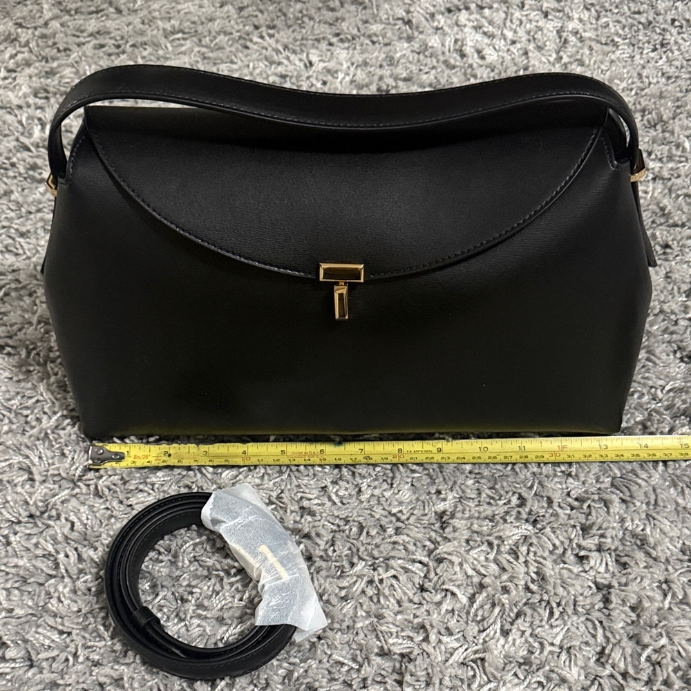 Toteme Elegant Black Shoulder Bag with Gold Detail - Picture 6 of 9